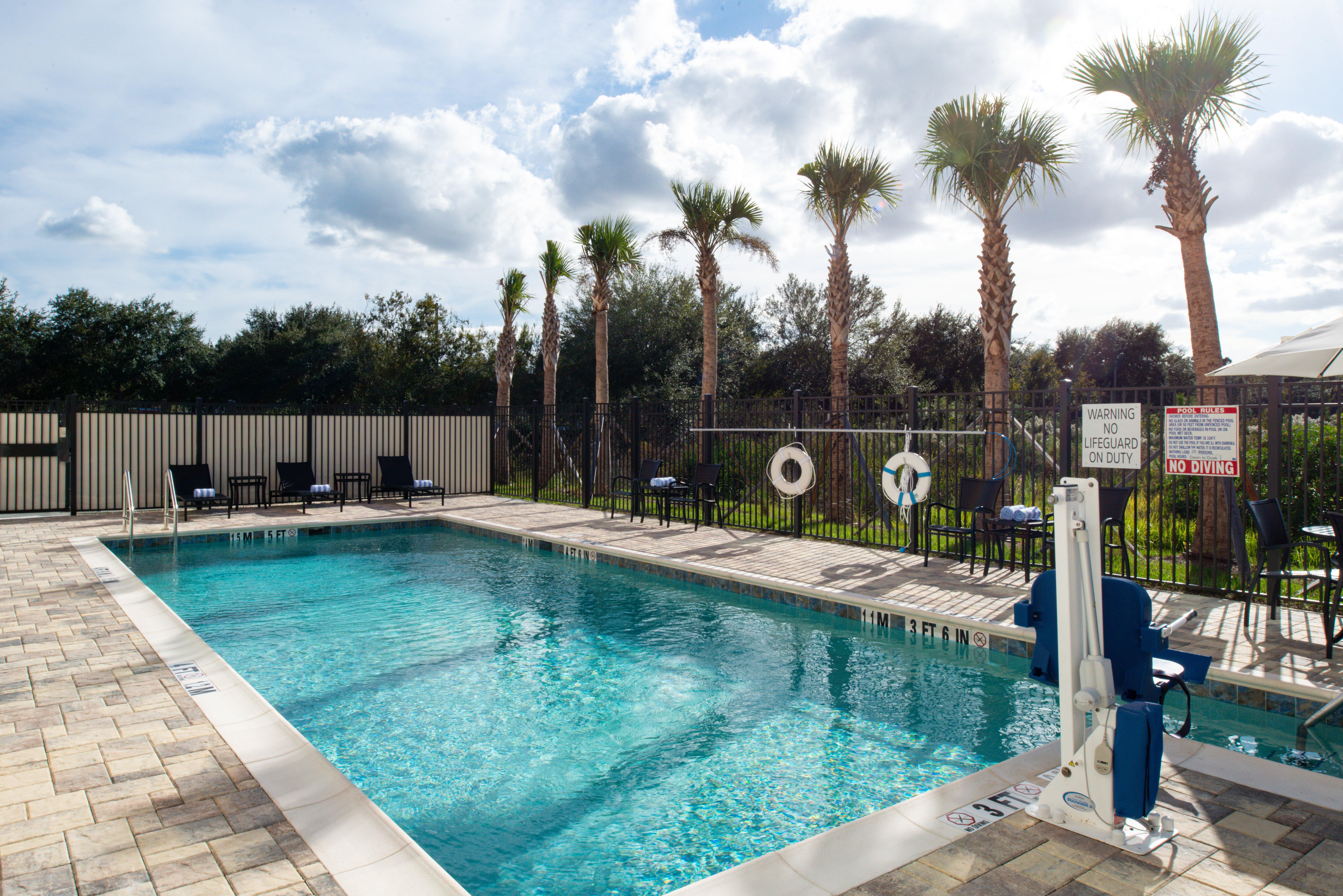 Holiday Inn Express Orlando - South Park By Ihg Williamsburg Exterior photo