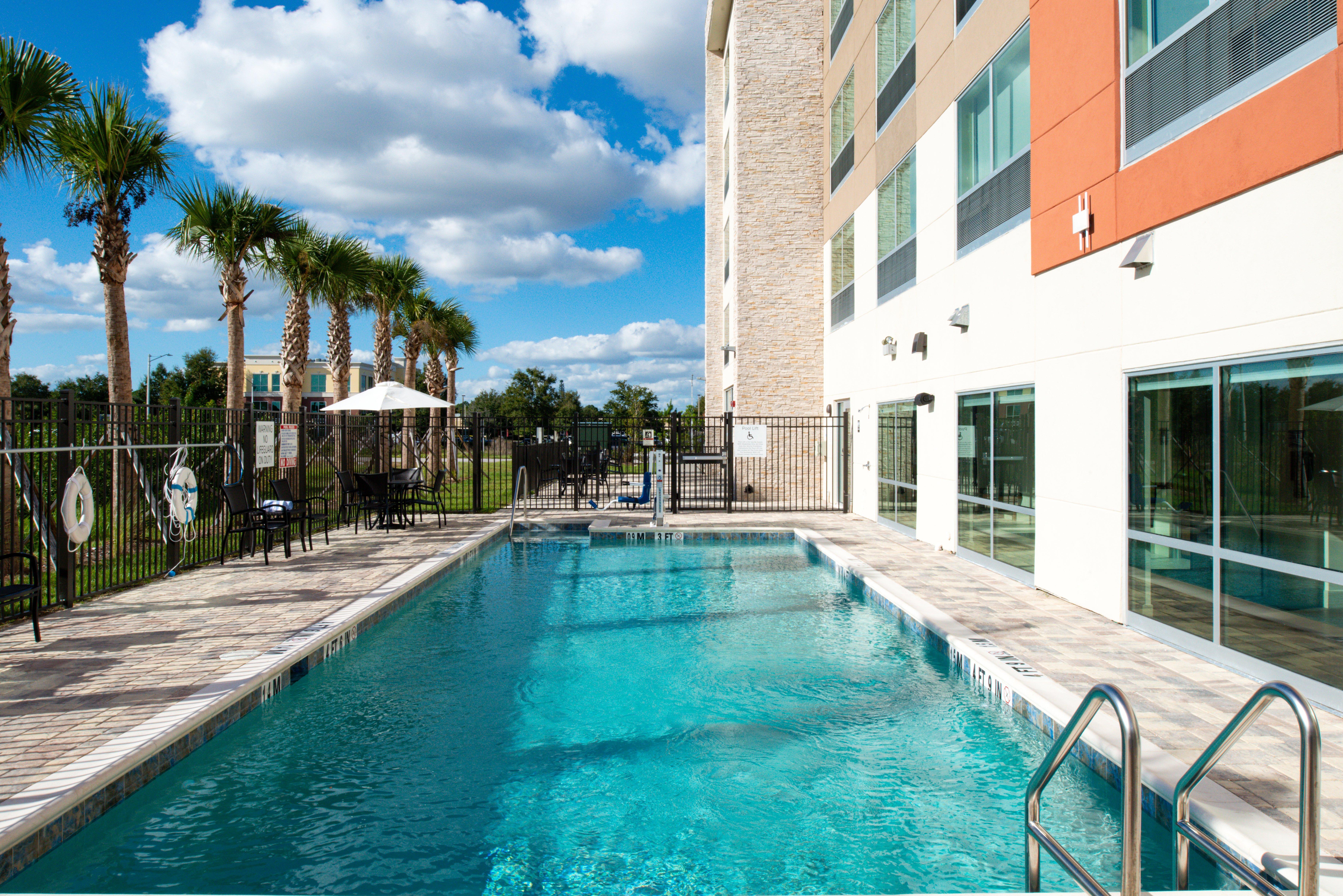 Holiday Inn Express Orlando - South Park By Ihg Williamsburg Exterior photo